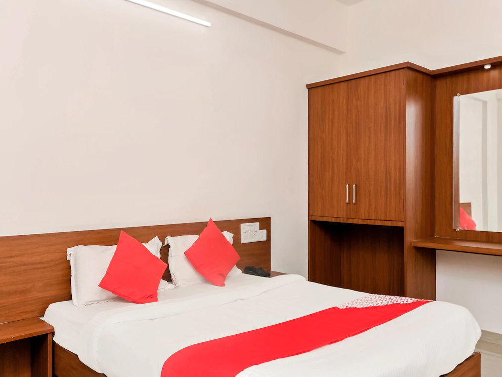 Samruddhi Lodge By OYO Rooms