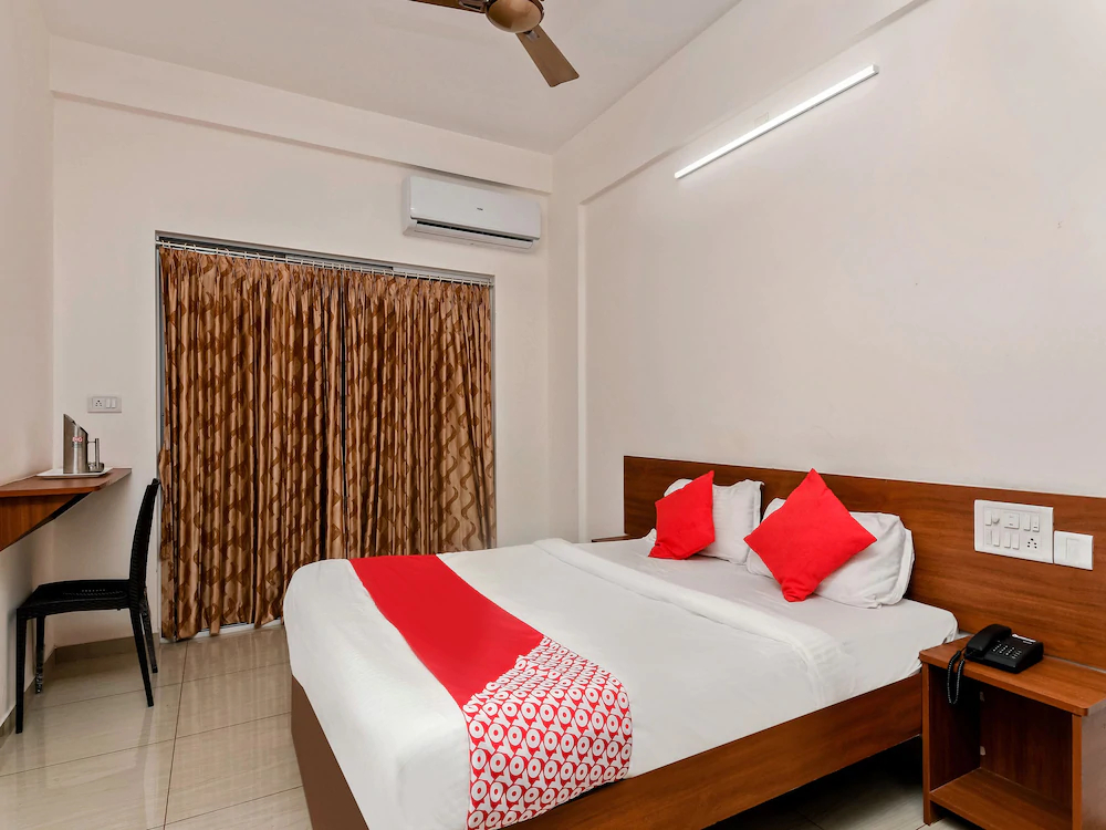 Samruddhi Lodge By OYO Rooms