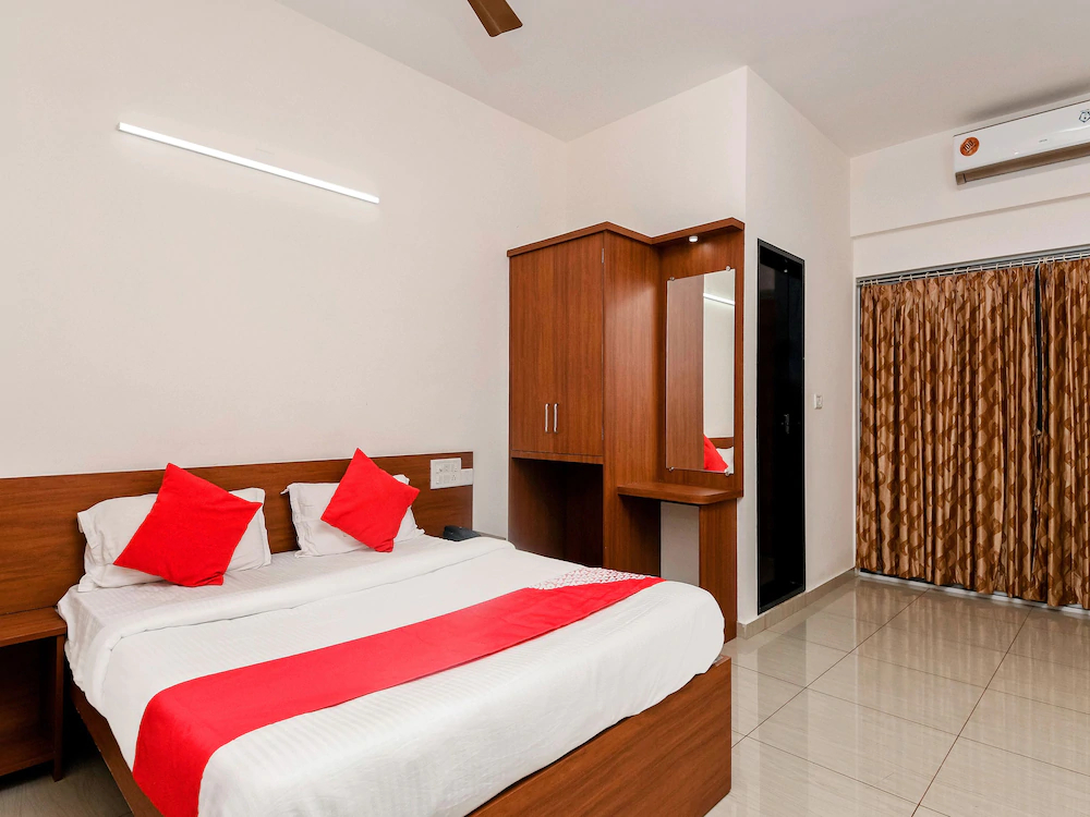 Samruddhi Lodge By OYO Rooms