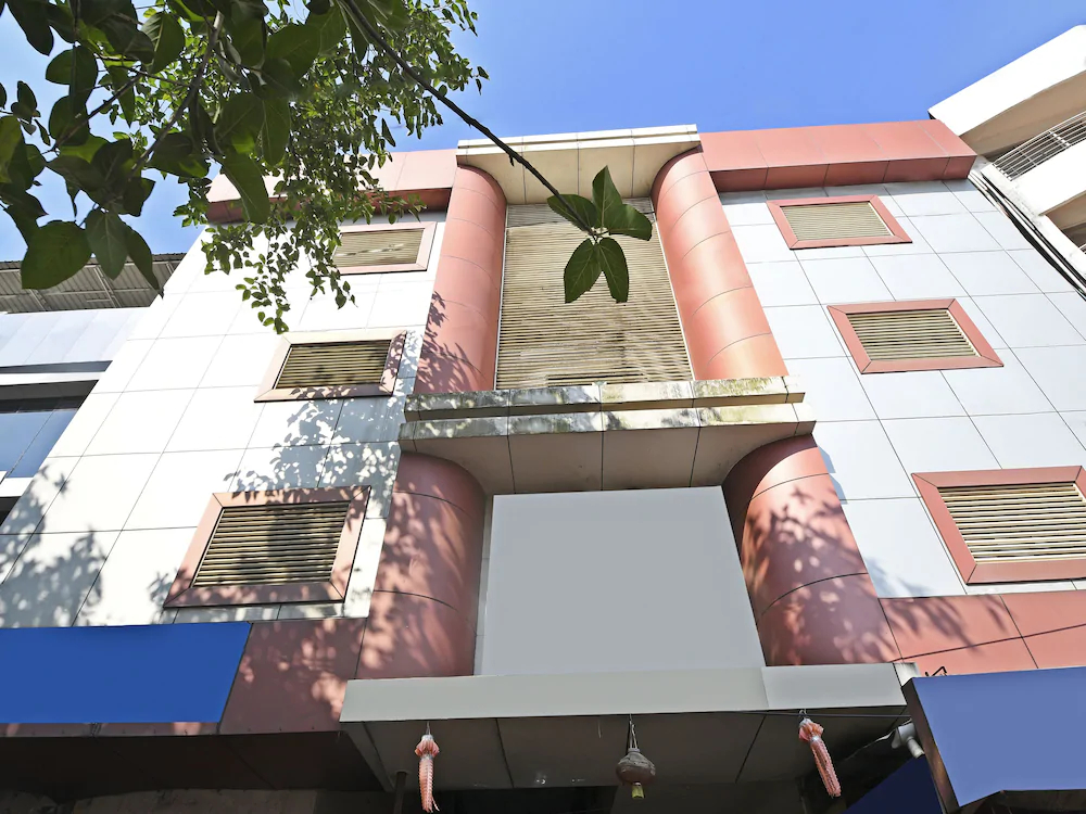 Shree Krishna Palace by OYO Rooms