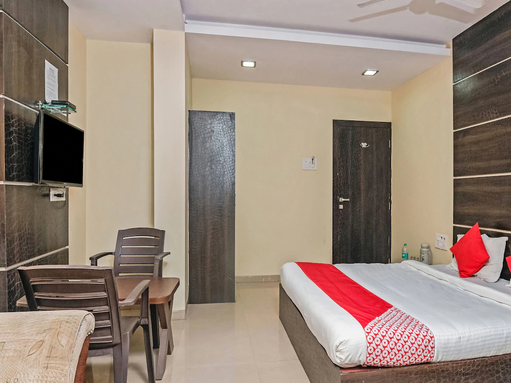 Shree Krishna Palace by OYO Rooms