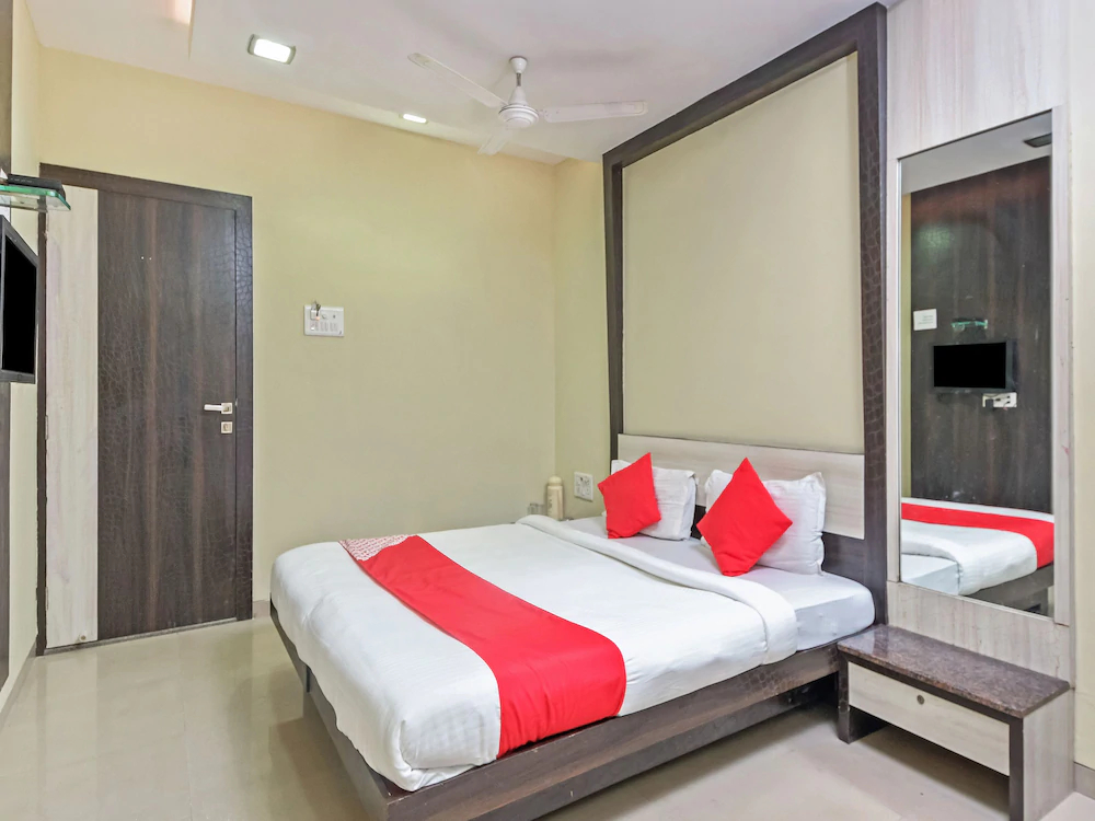 Shree Krishna Palace by OYO Rooms