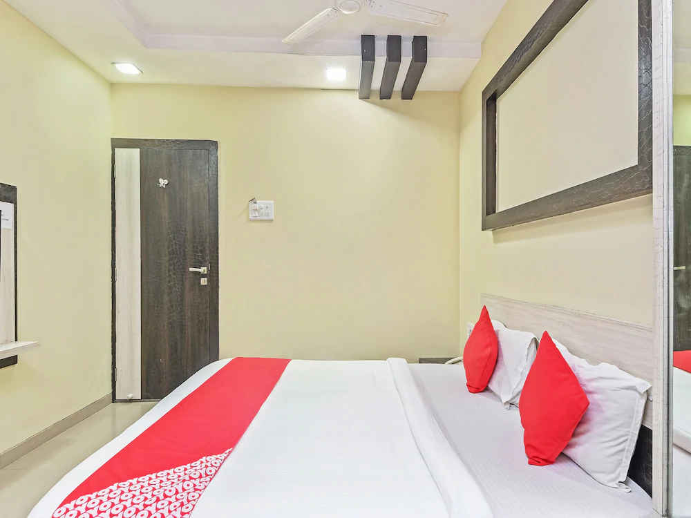 Shree Krishna Palace by OYO Rooms