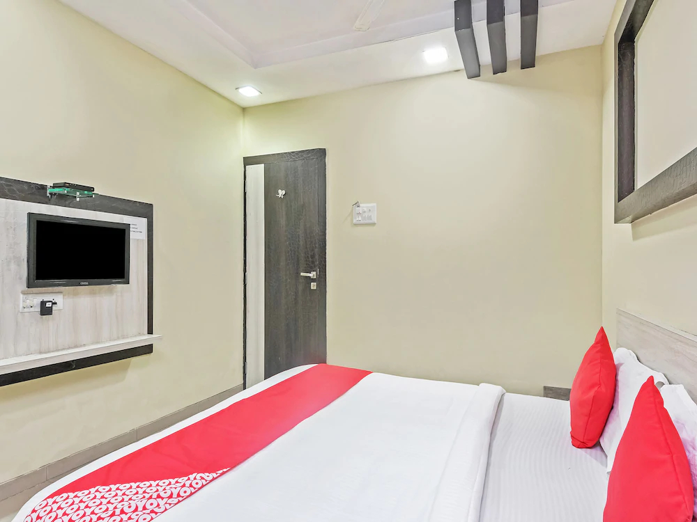 Shree Krishna Palace by OYO Rooms