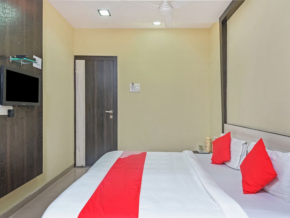 Shree Krishna Palace by OYO Rooms