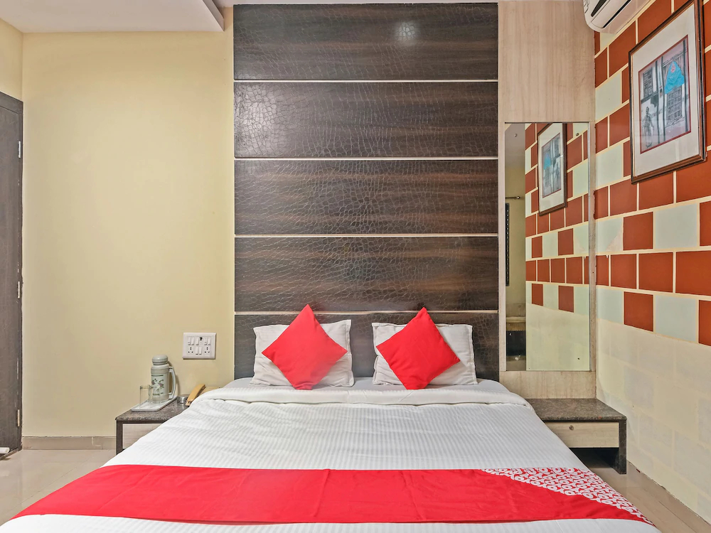 Shree Krishna Palace by OYO Rooms