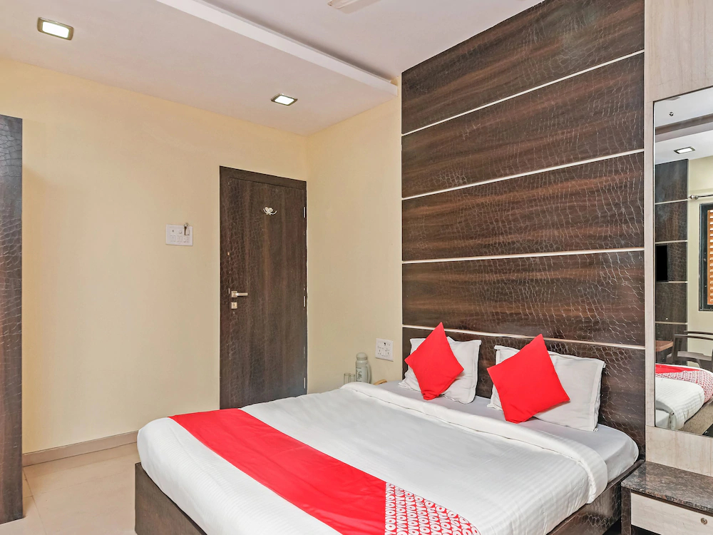 Shree Krishna Palace by OYO Rooms