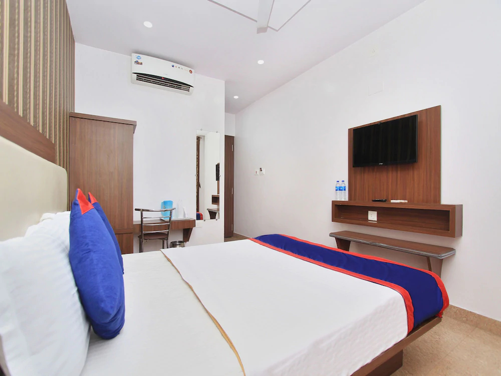 Hotel B S International