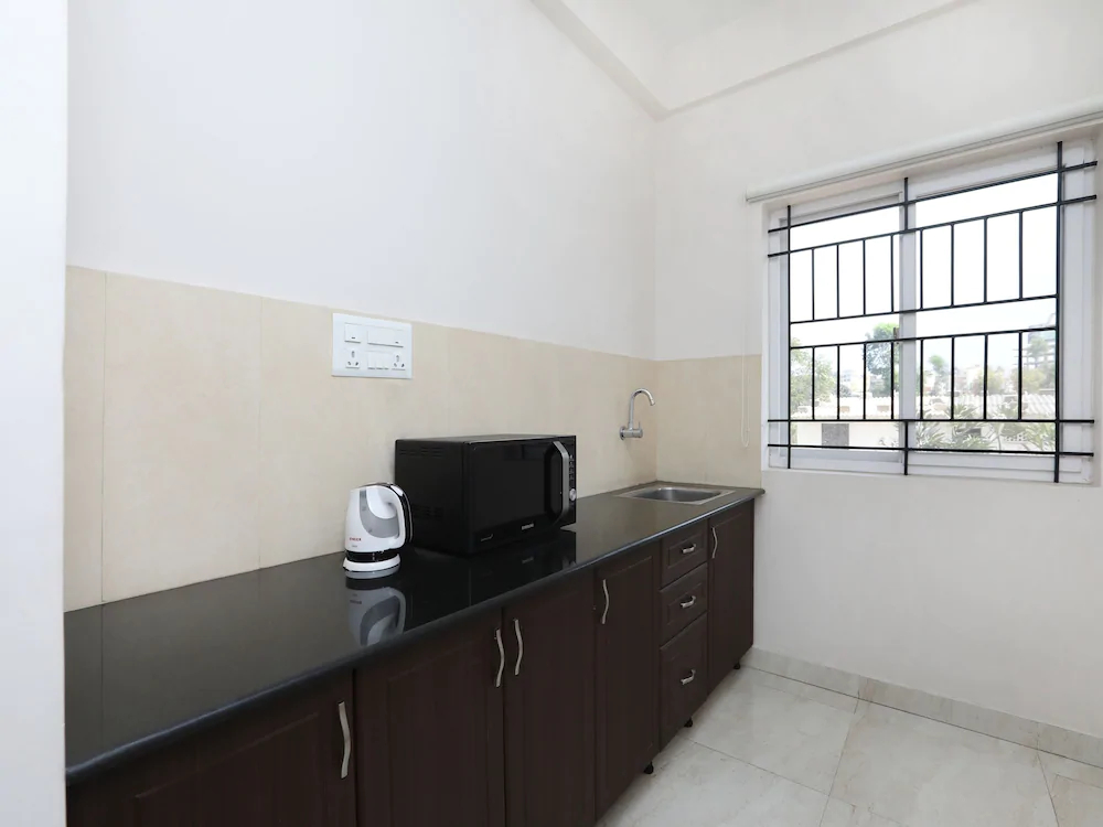 Indra Comforts By OYO Rooms