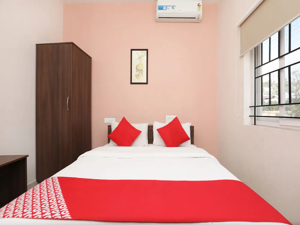 Indra Comforts By OYO Rooms