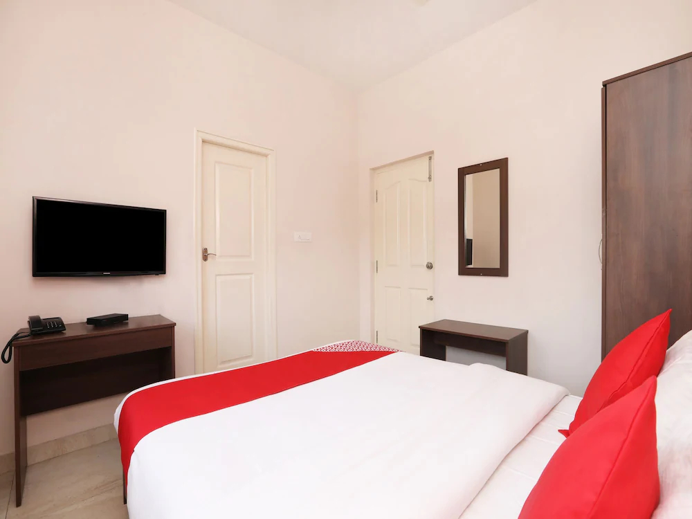Indra Comforts By OYO Rooms
