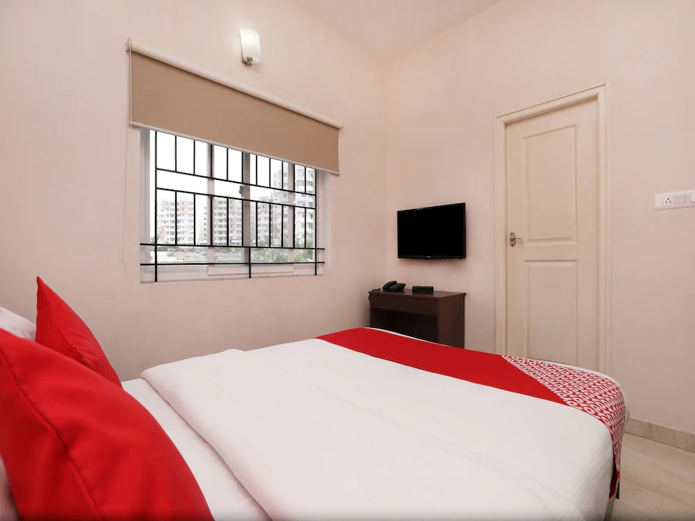 Indra Comforts By OYO Rooms
