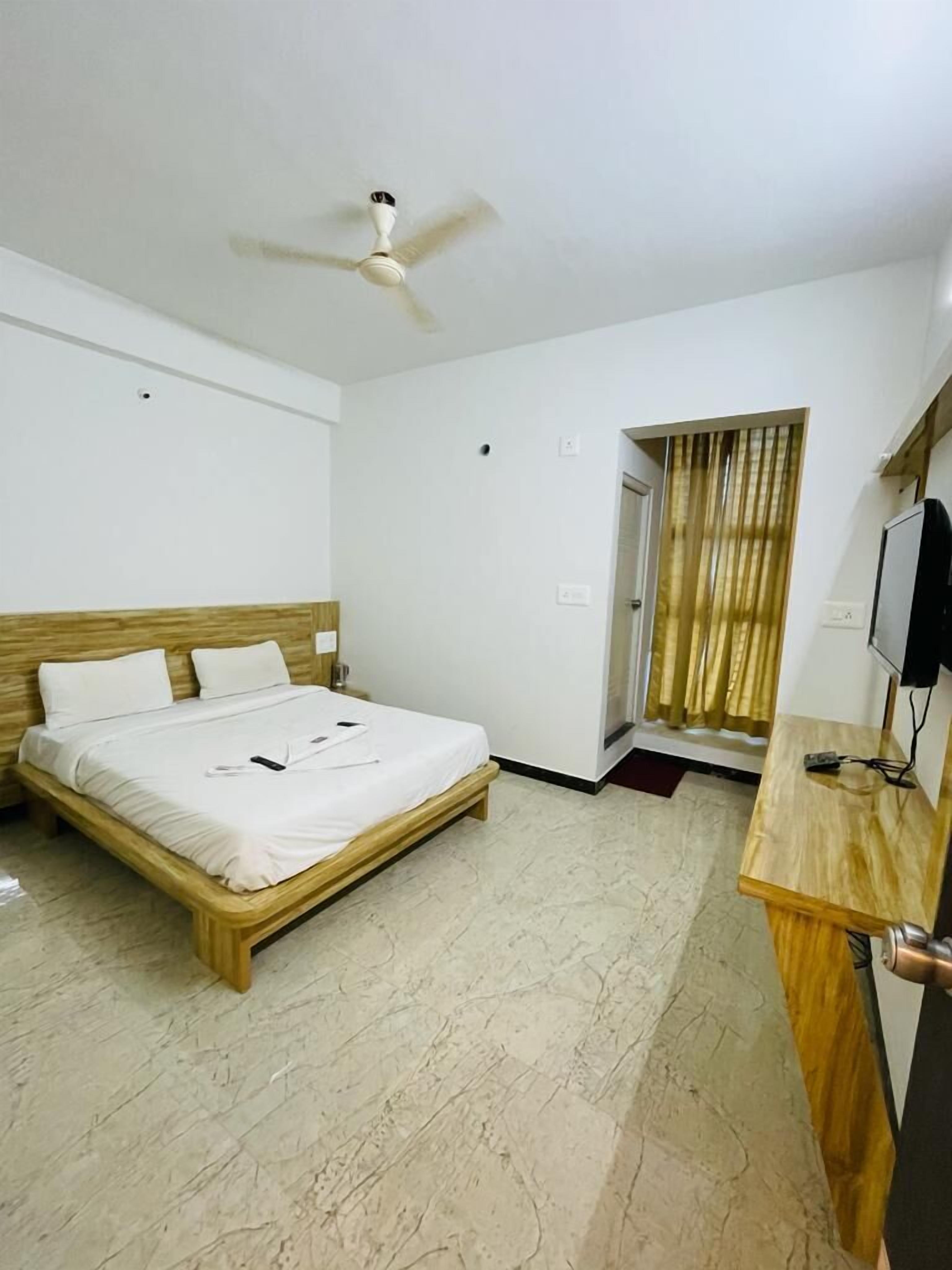 Iroomz D Silver Suites