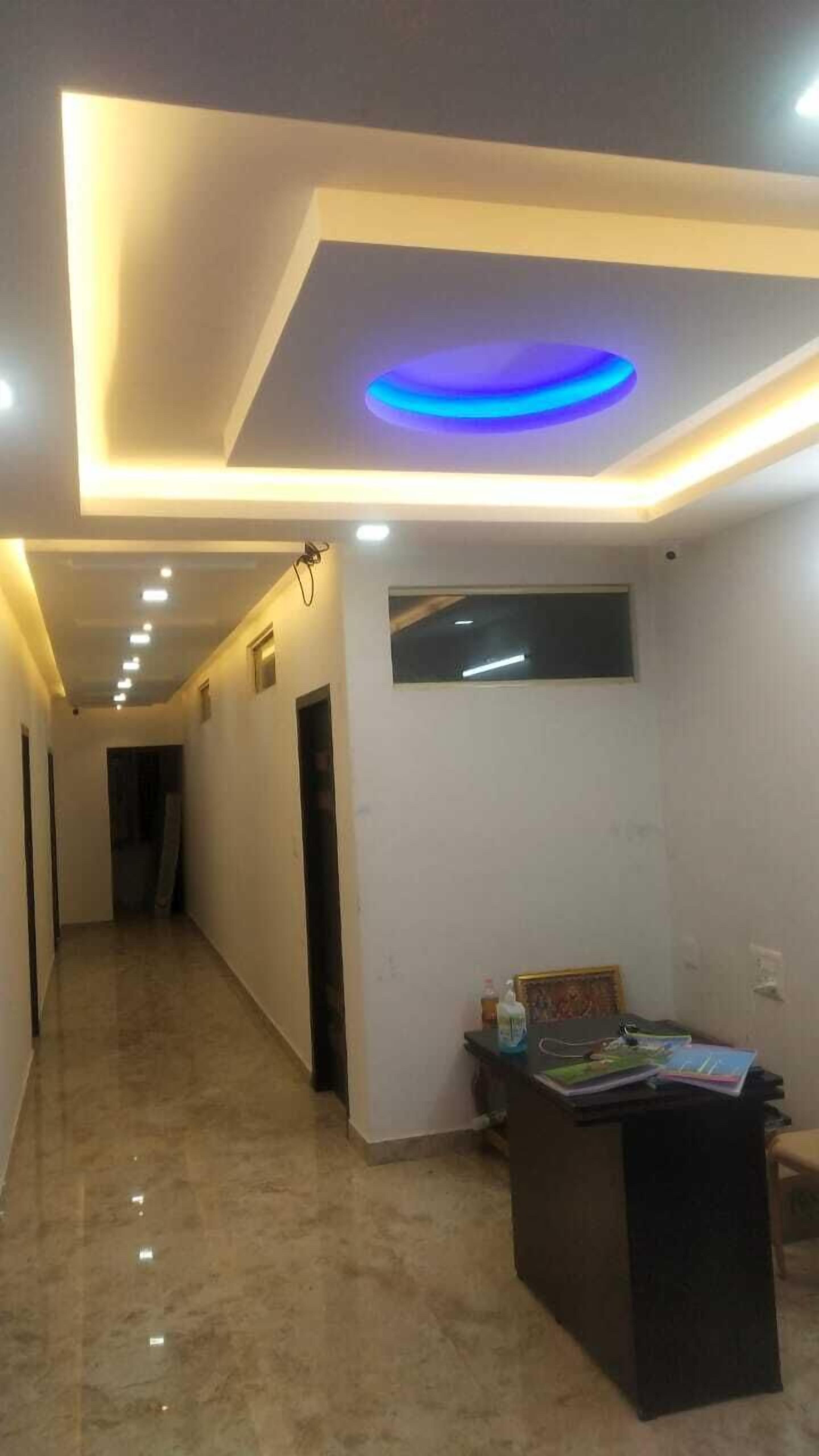 Iroomz D Silver Suites