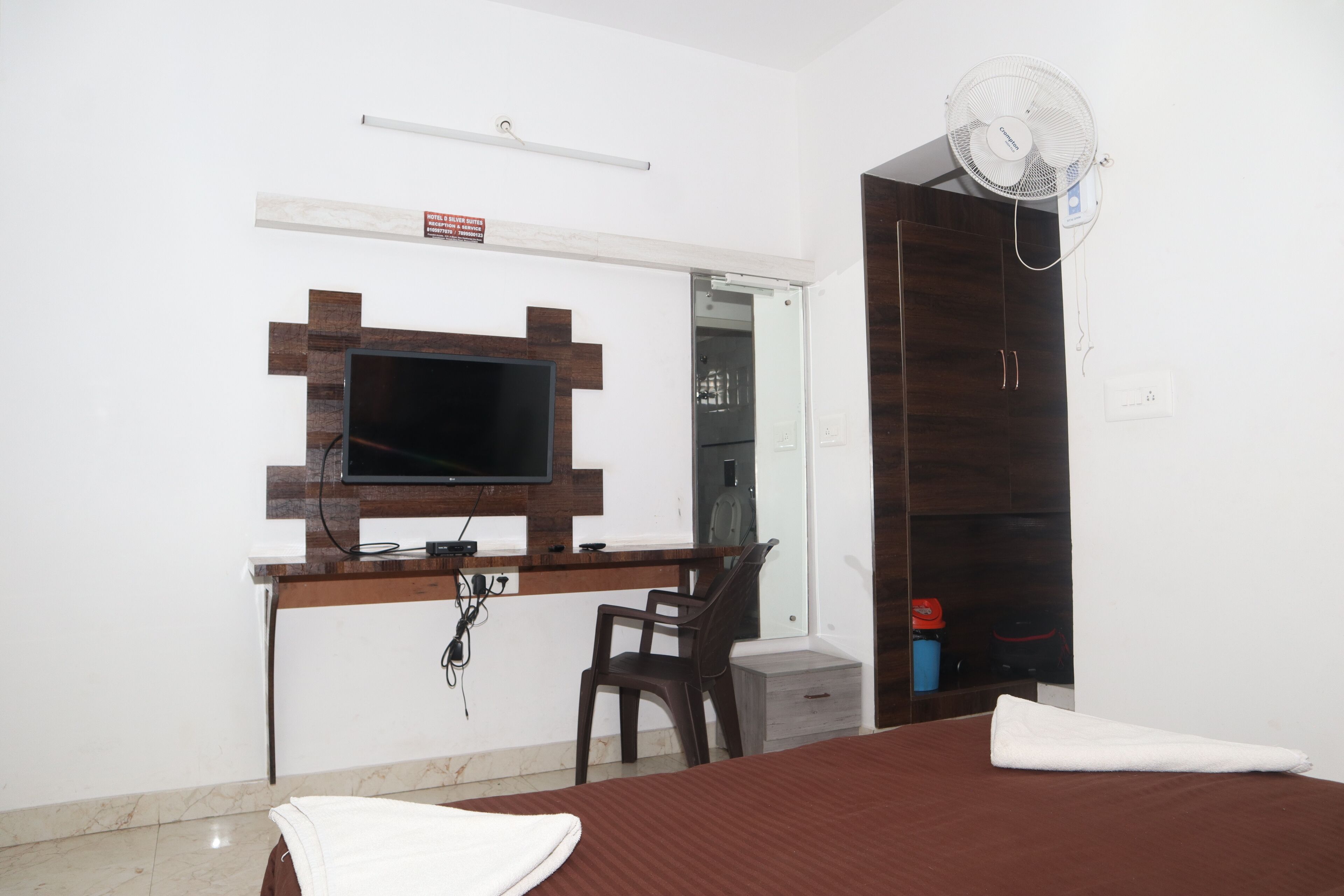 Iroomz D Silver Suites