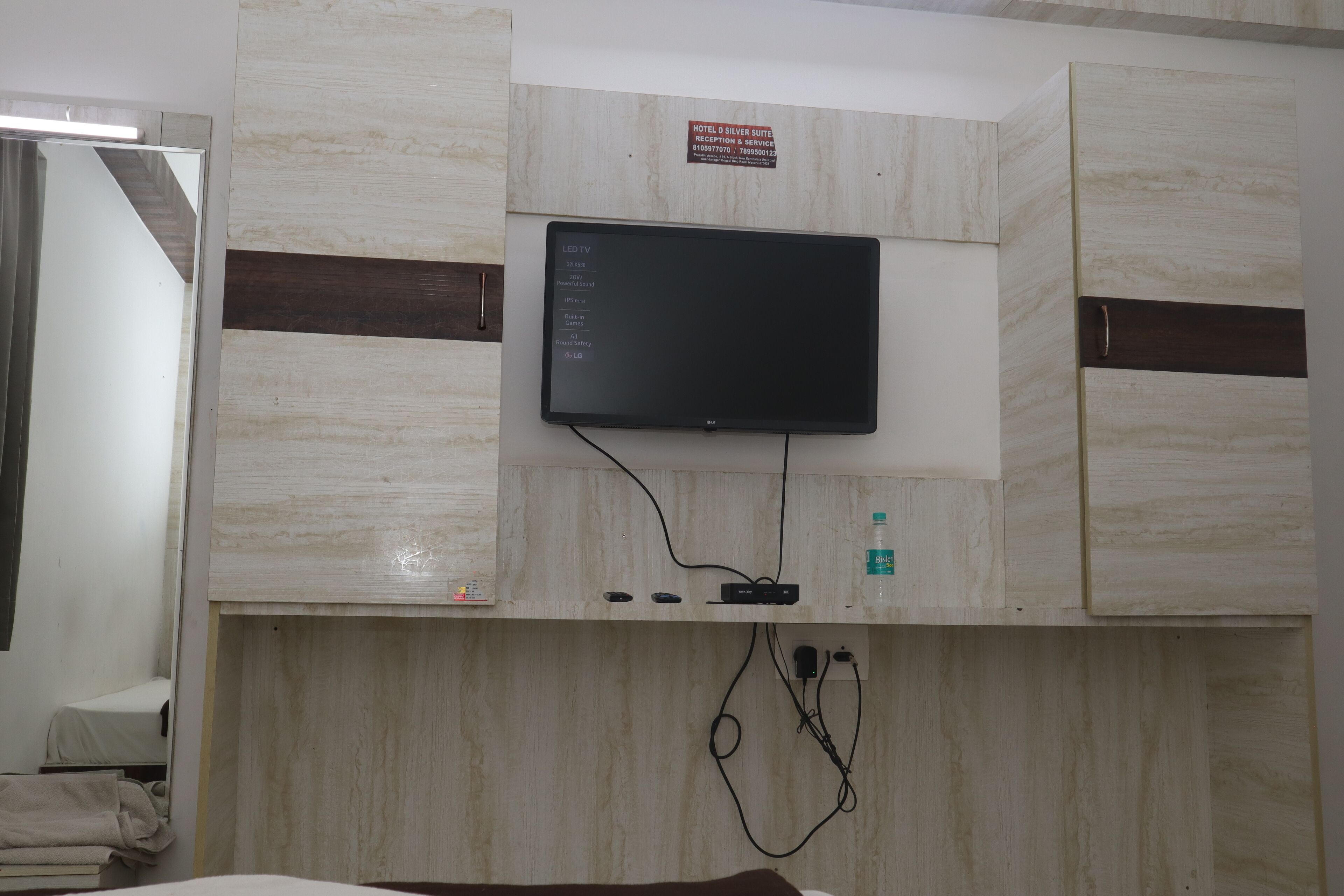 Iroomz D Silver Suites