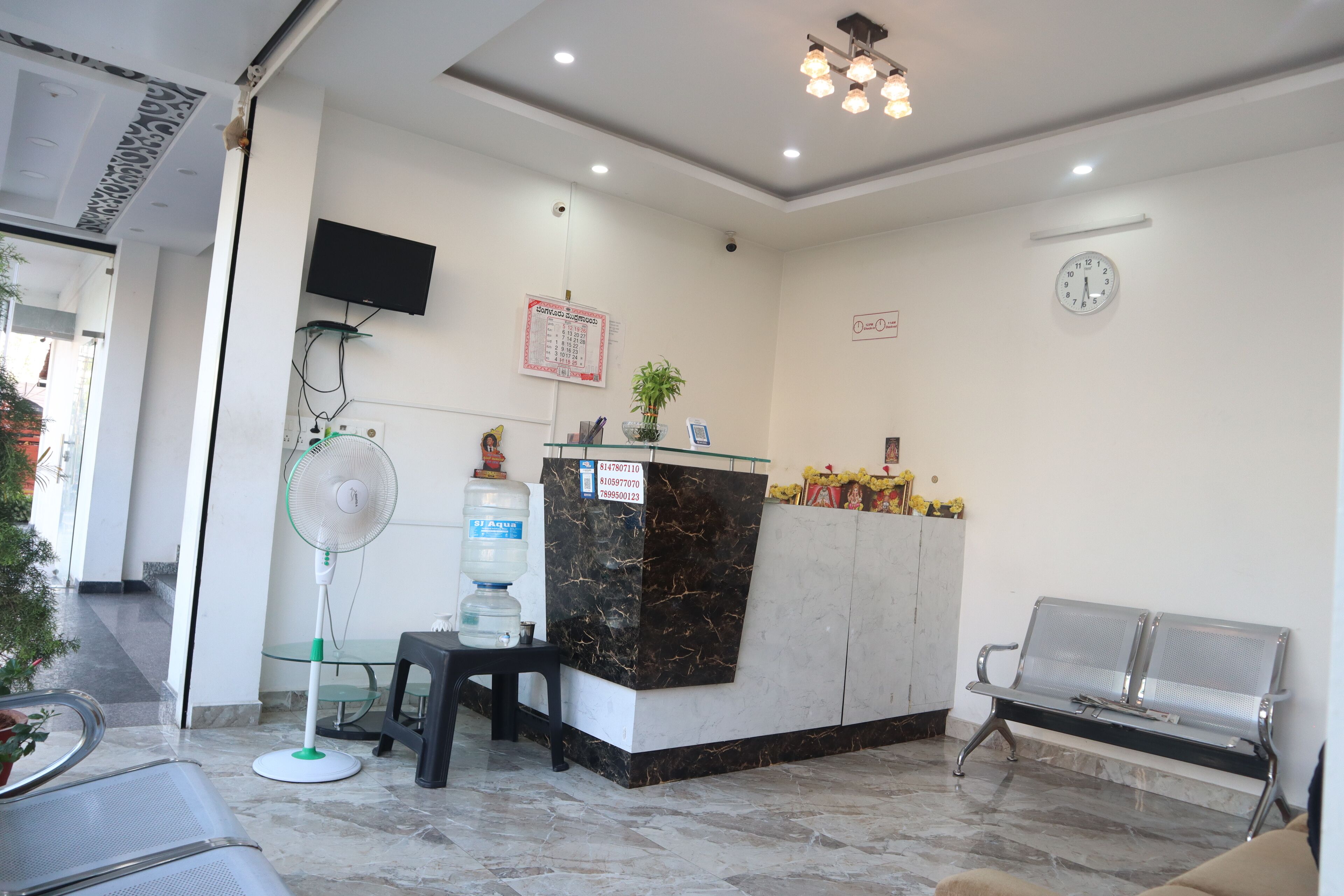 Iroomz D Silver Suites