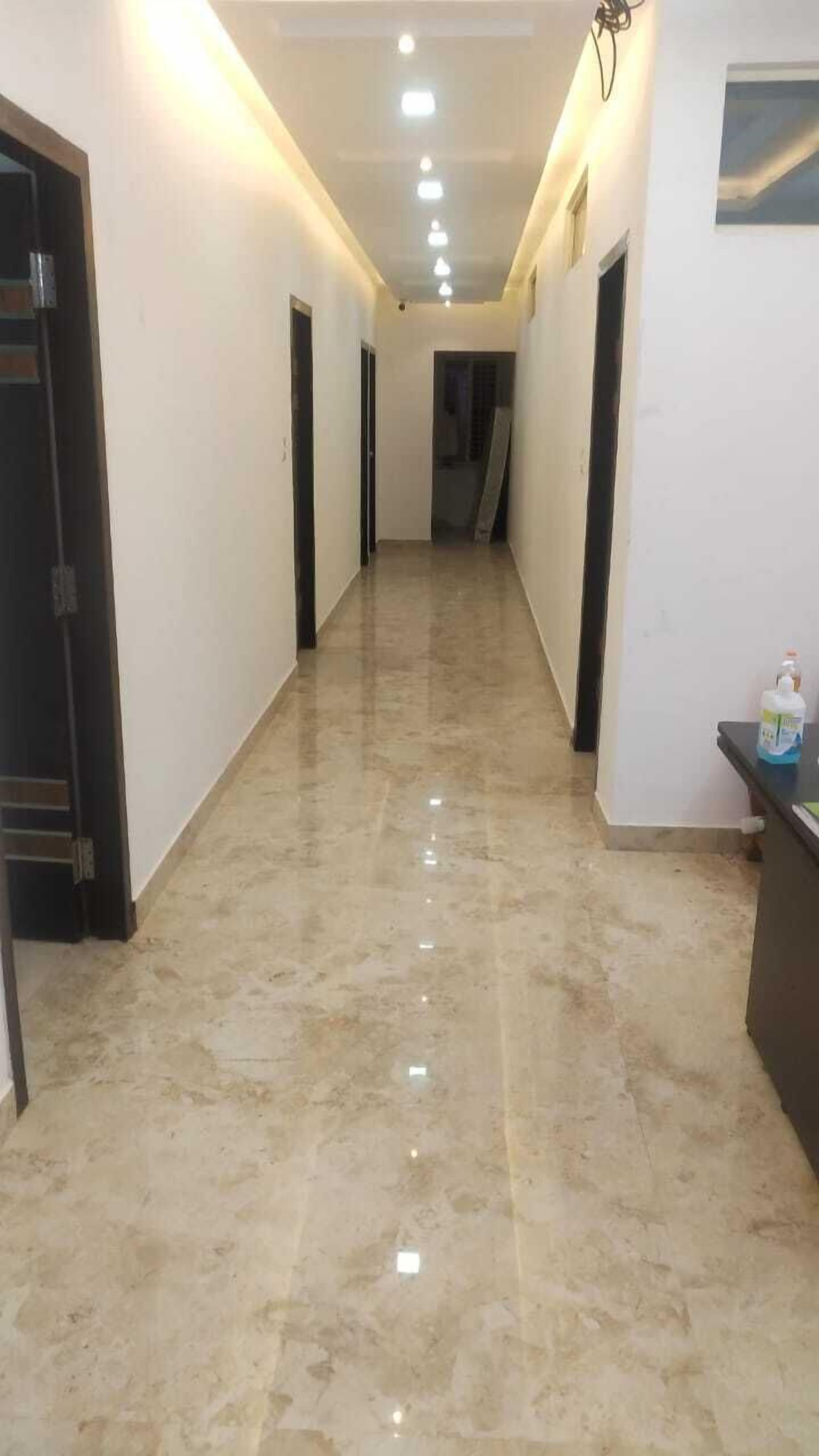 Iroomz D Silver Suites