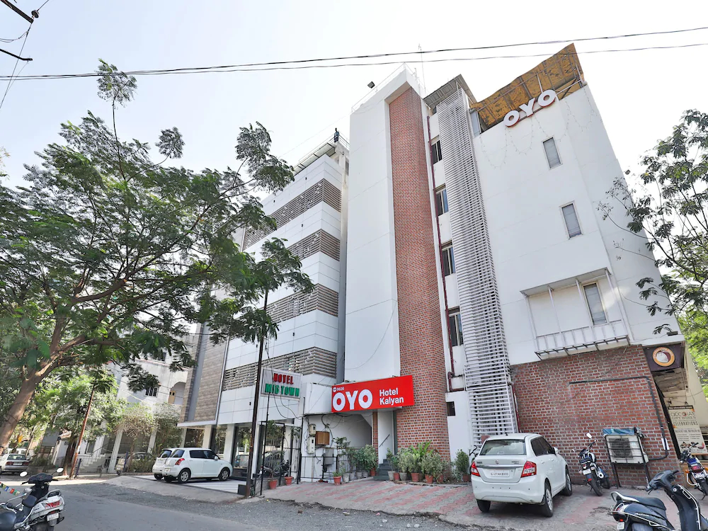 OYO 13562 G K Convention Hall