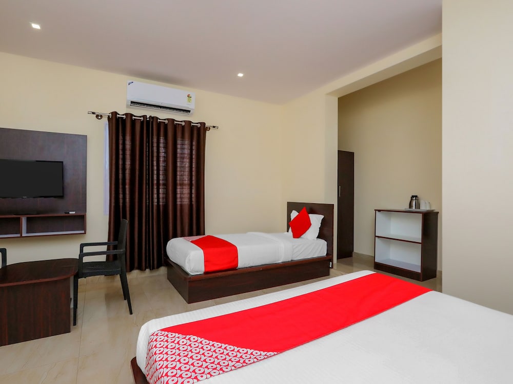 Surabhi Comforts by OYO Rooms