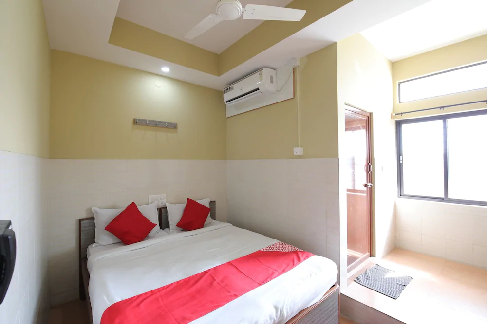 Varadashree Comforts By OYO Rooms