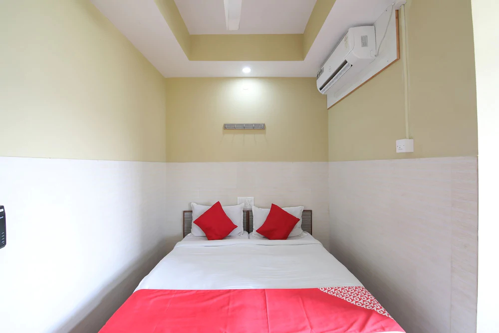 Varadashree Comforts By OYO Rooms