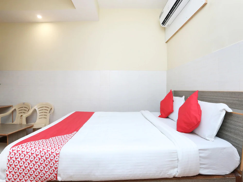 Varadashree Comforts By OYO Rooms