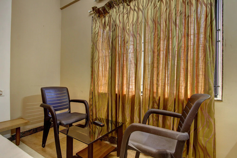Shambhavi Hotels By OYO Rooms