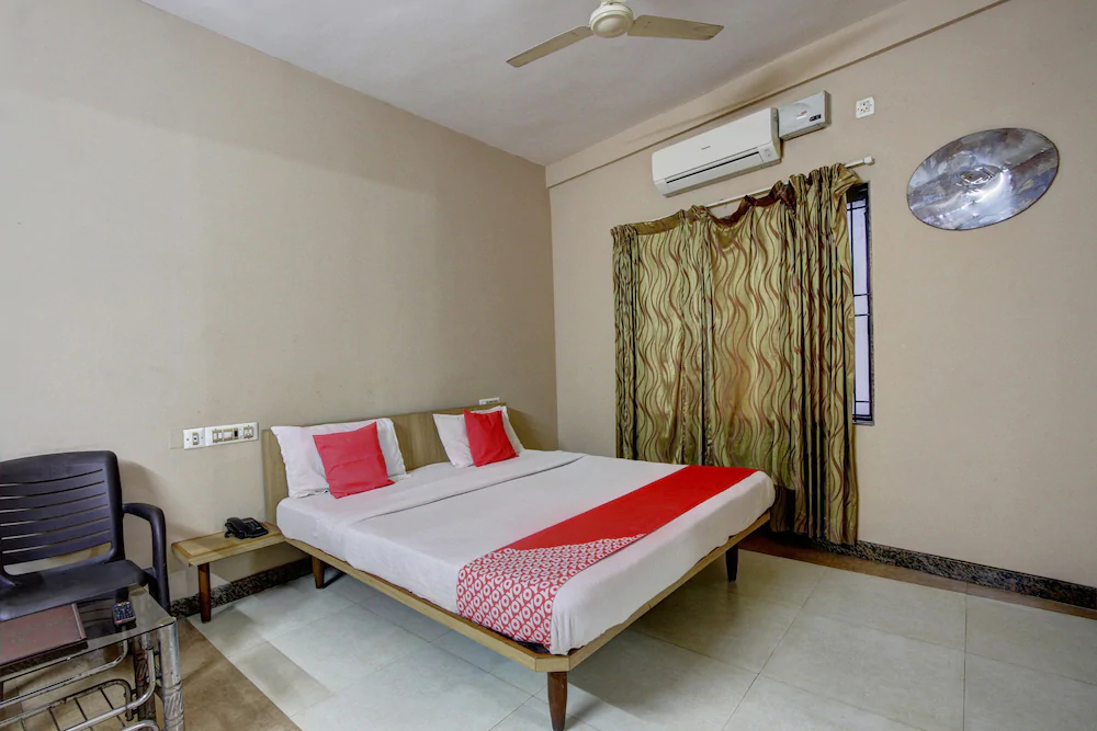 Shambhavi Hotels By OYO Rooms