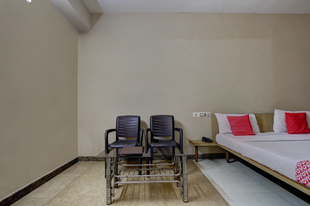 Shambhavi Hotels By OYO Rooms