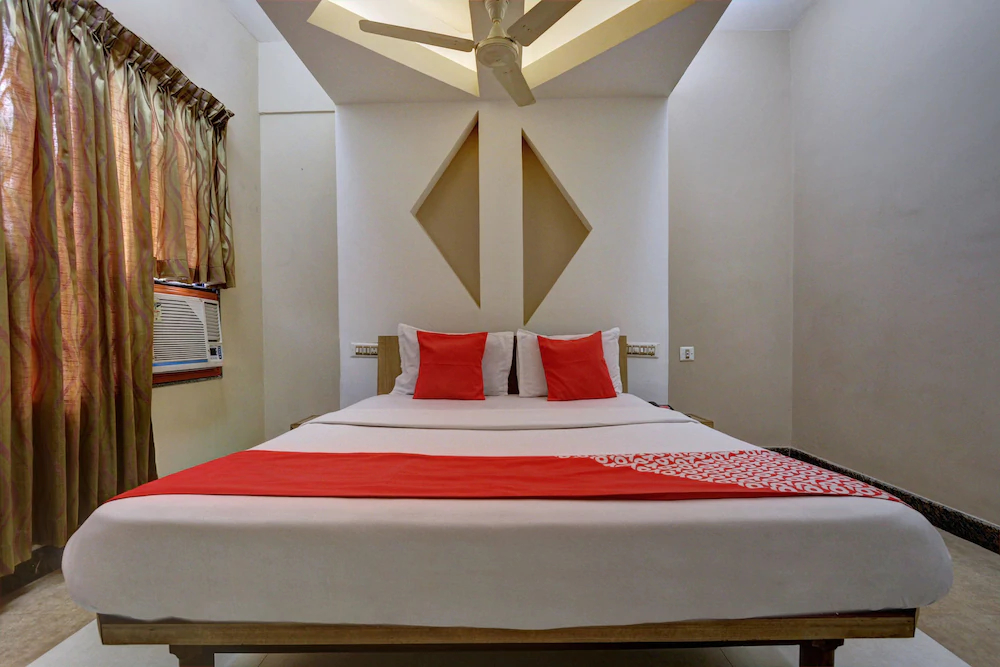 Shambhavi Hotels By OYO Rooms