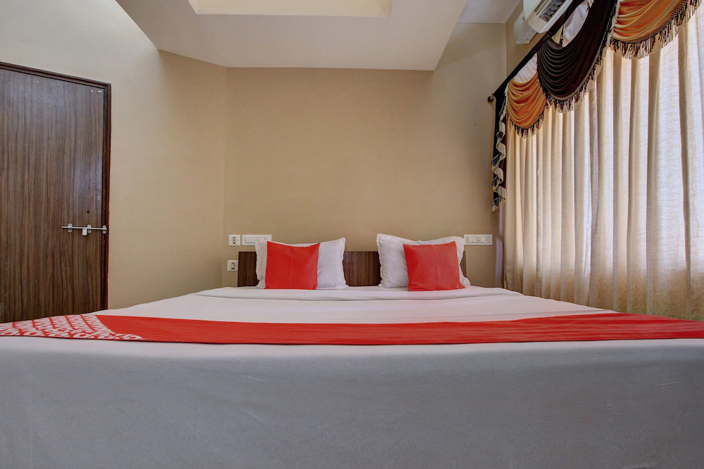 Shambhavi Hotels By OYO Rooms