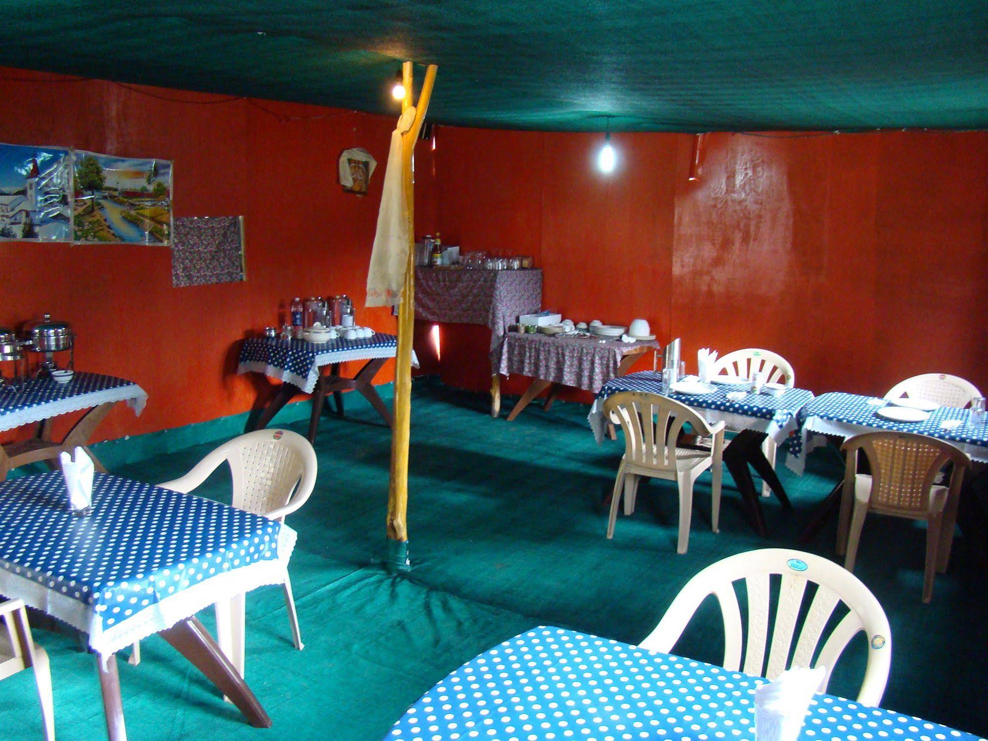 Double Humped Camp - Hunder