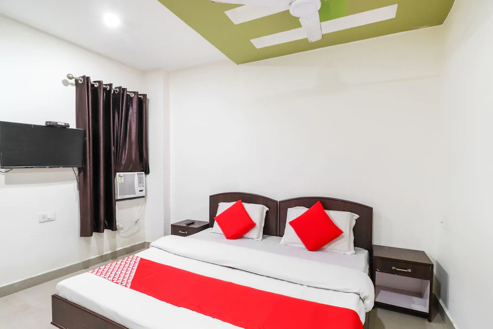 Hotel Zeenat by OYO Rooms