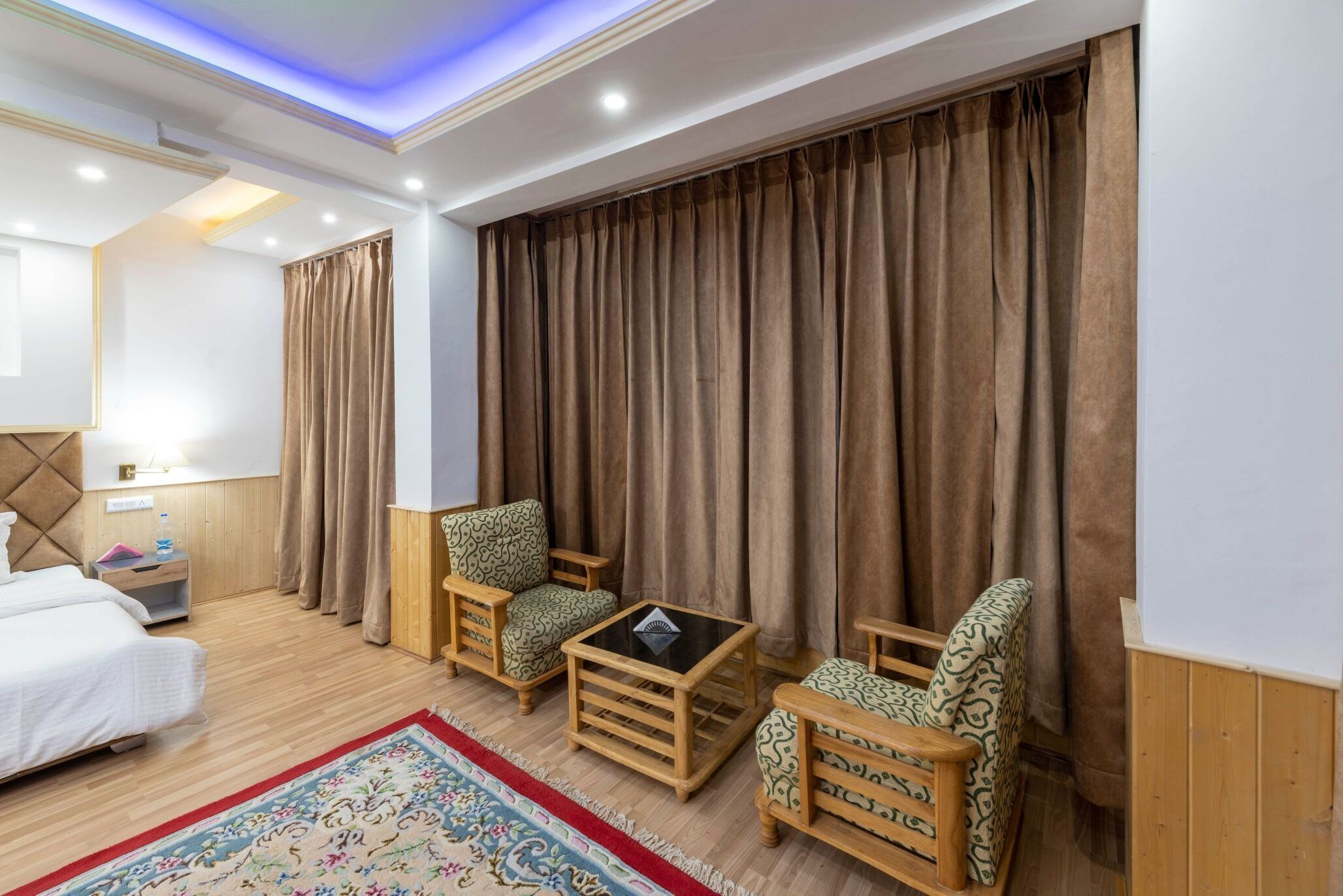 Dee Grand Marq Hotel