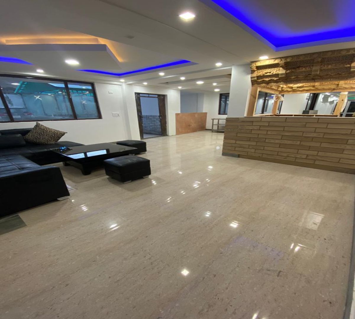 Dee Grand Marq Hotel