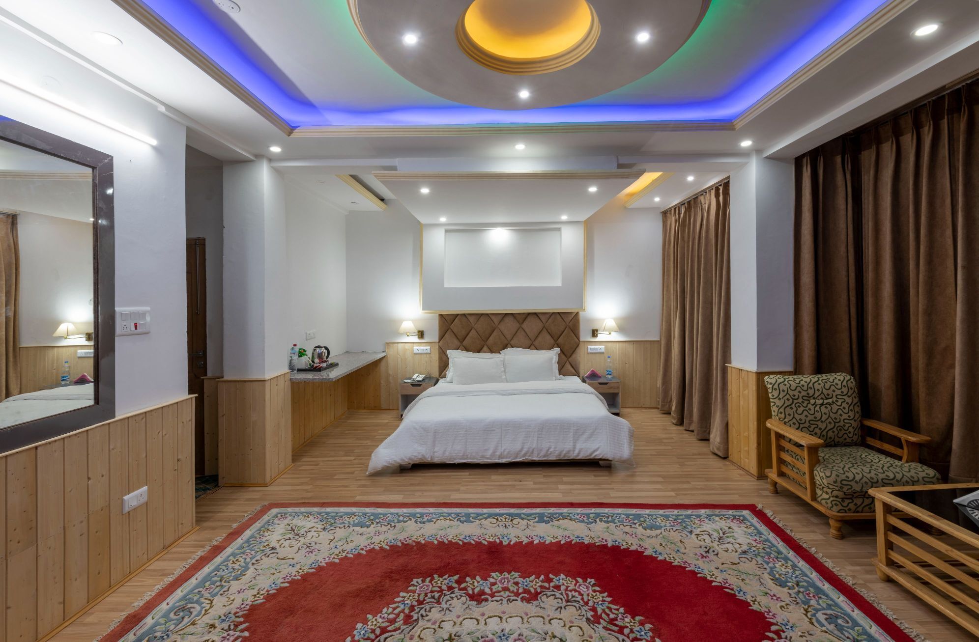 Dee Grand Marq Hotel