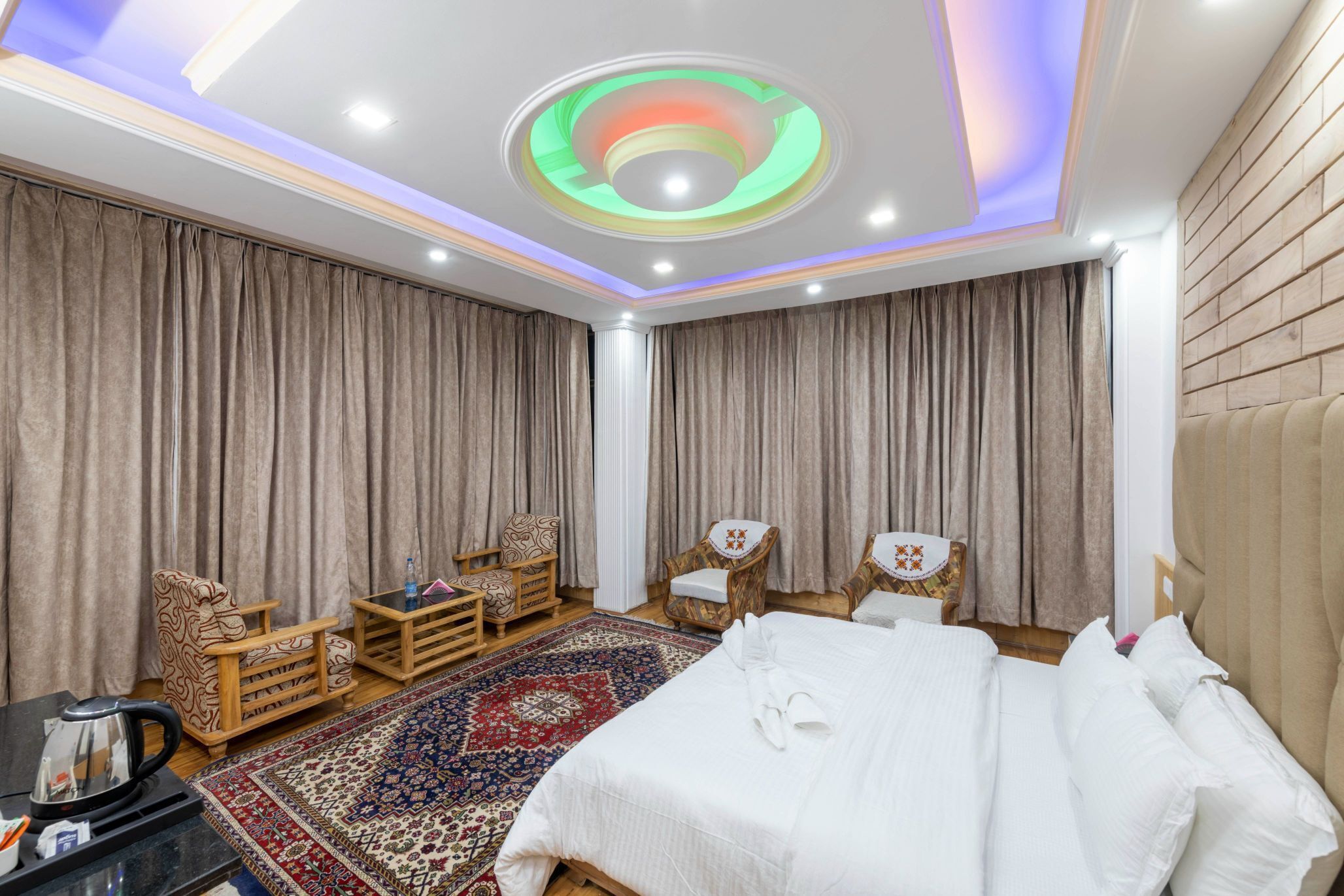 Dee Grand Marq Hotel