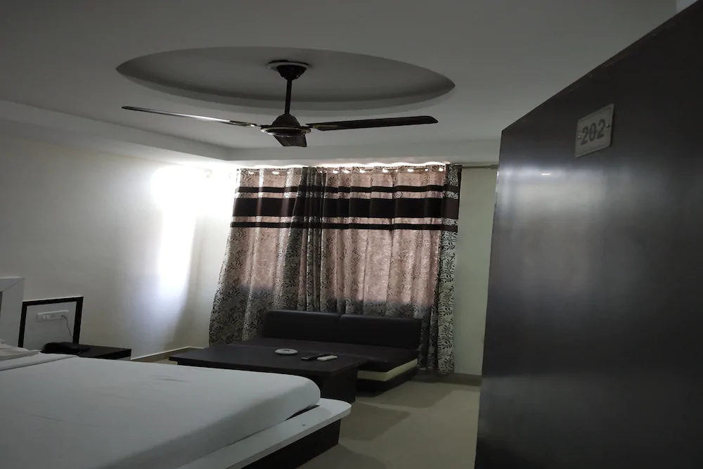 Hotel Mahadev Inn by OYO Rooms