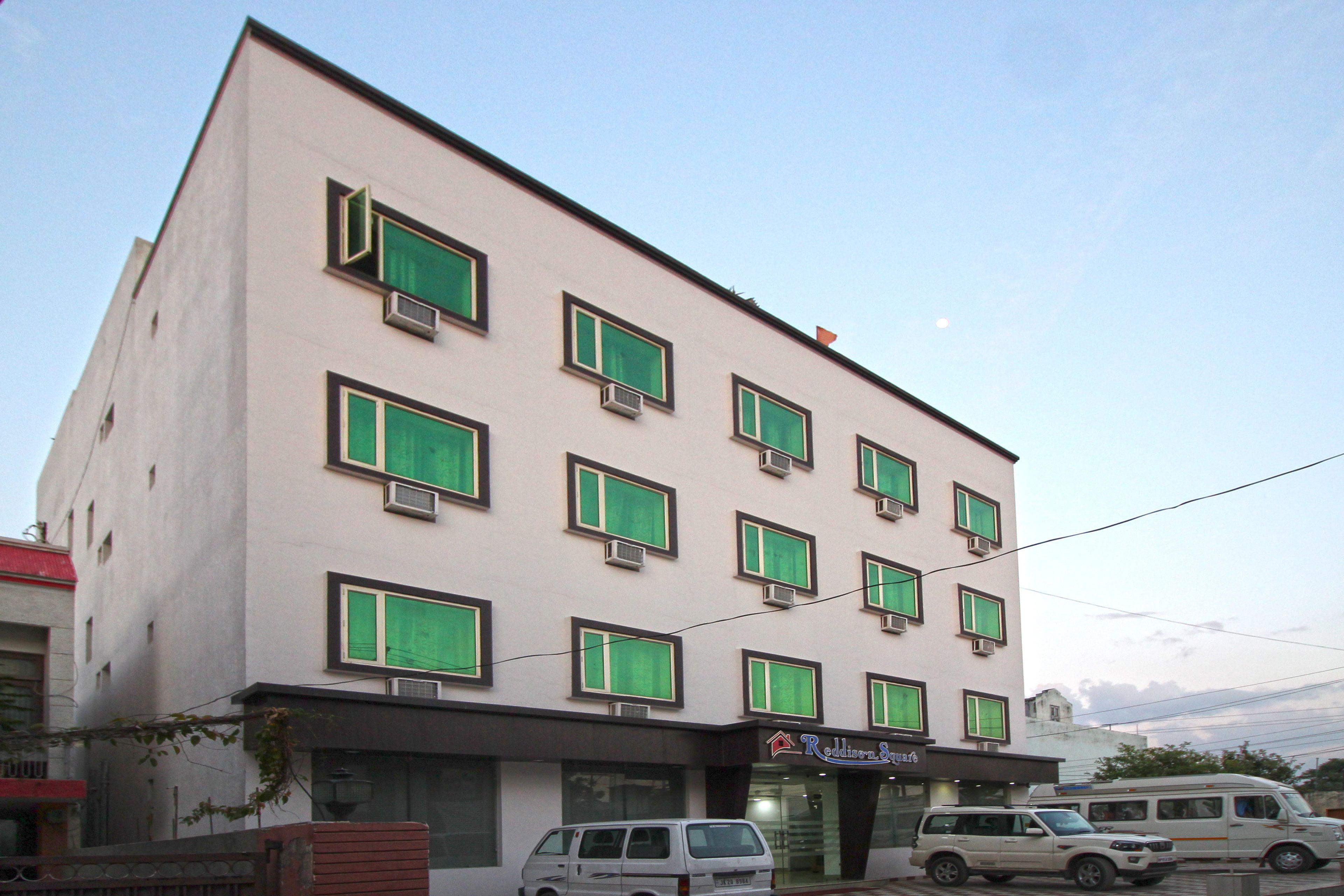 Hotel Reddison Square by OYO Rooms