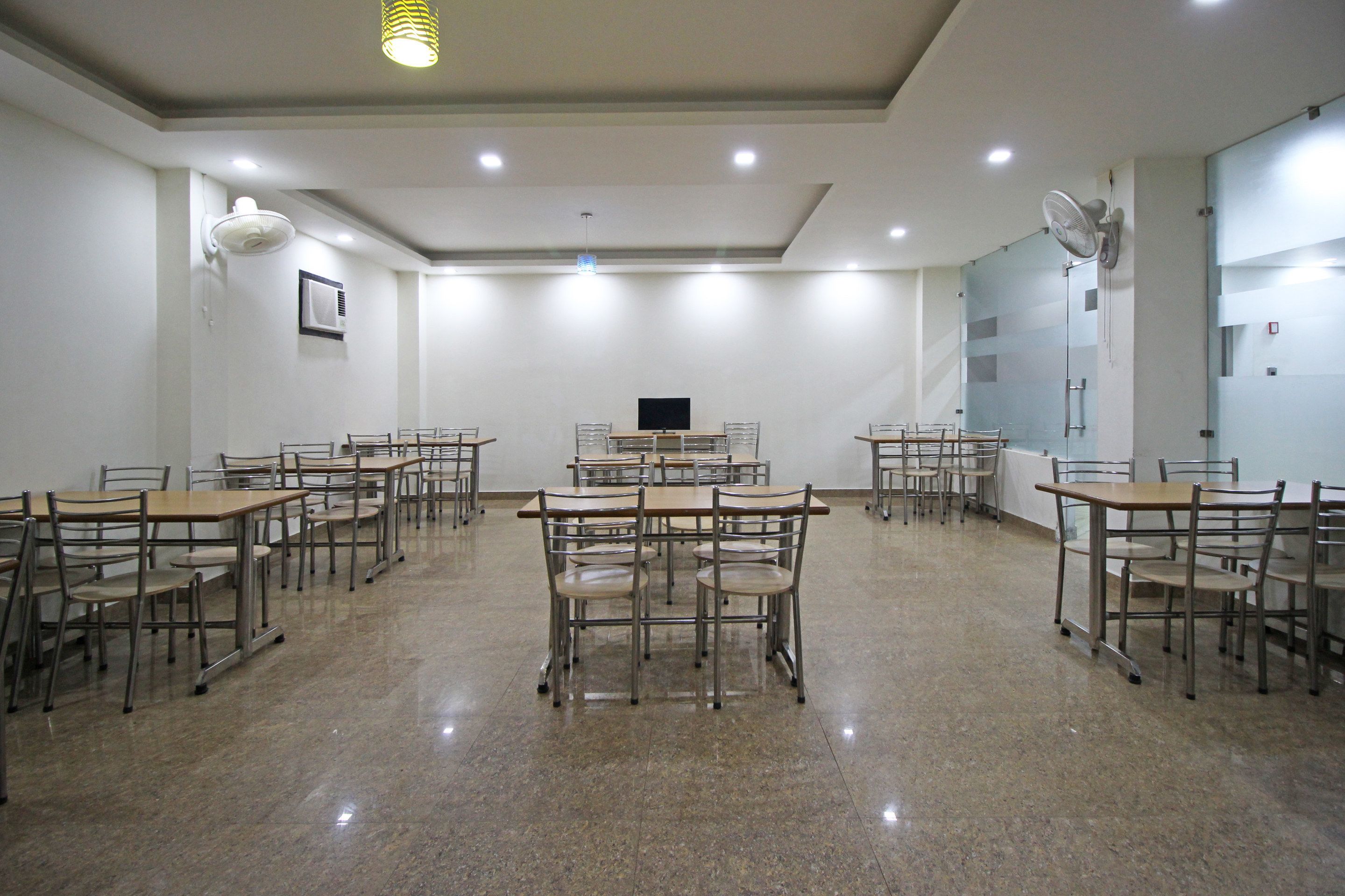 Hotel Reddison Square by OYO Rooms