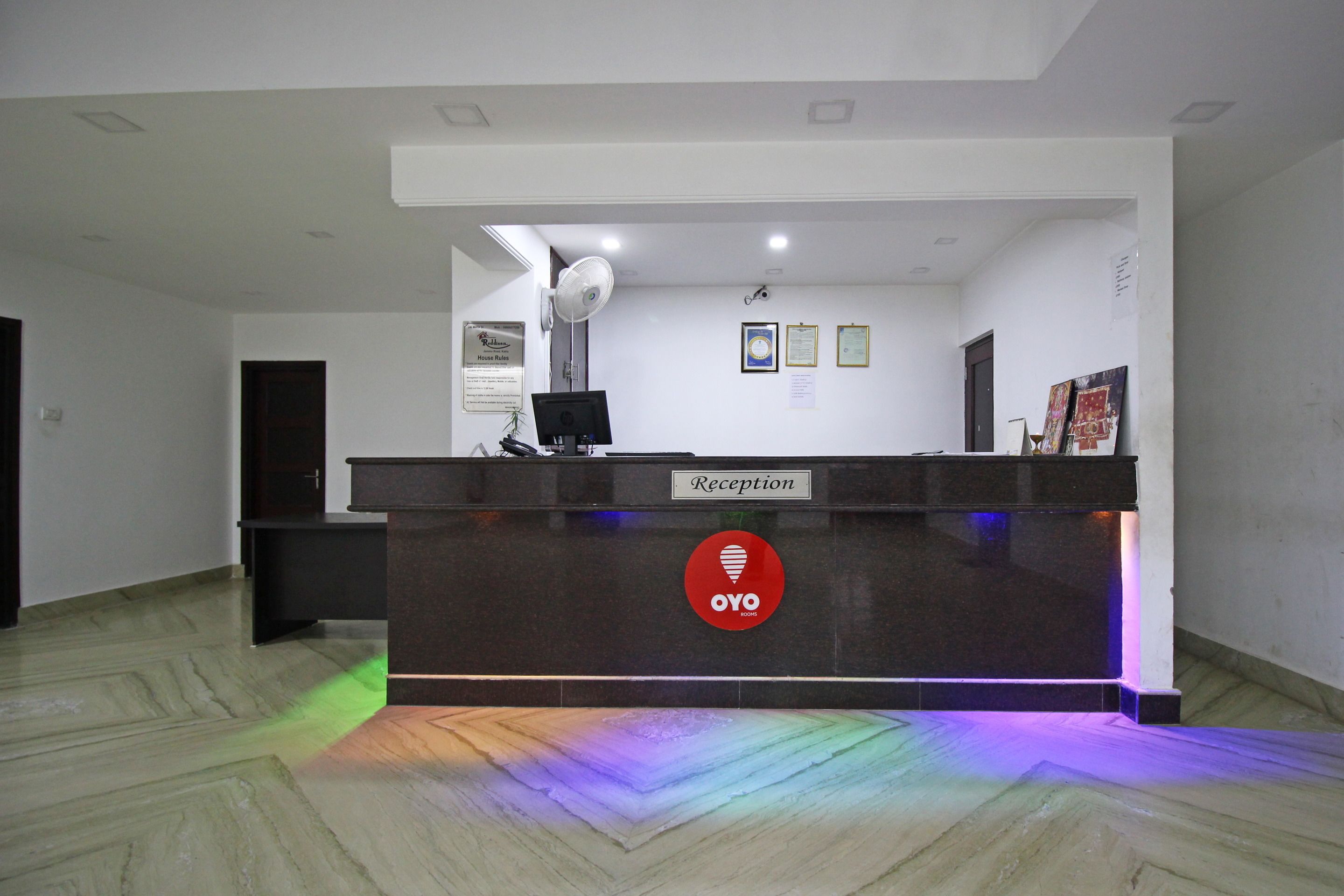 Hotel Reddison Square by OYO Rooms