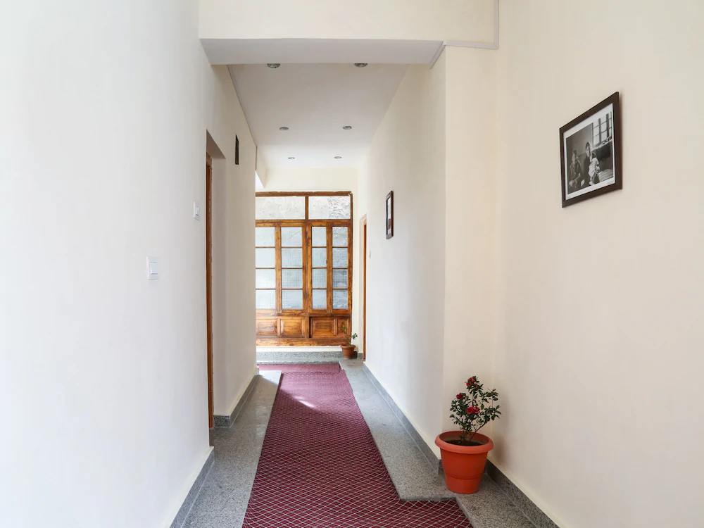 OYO 13223 Hotel Tak