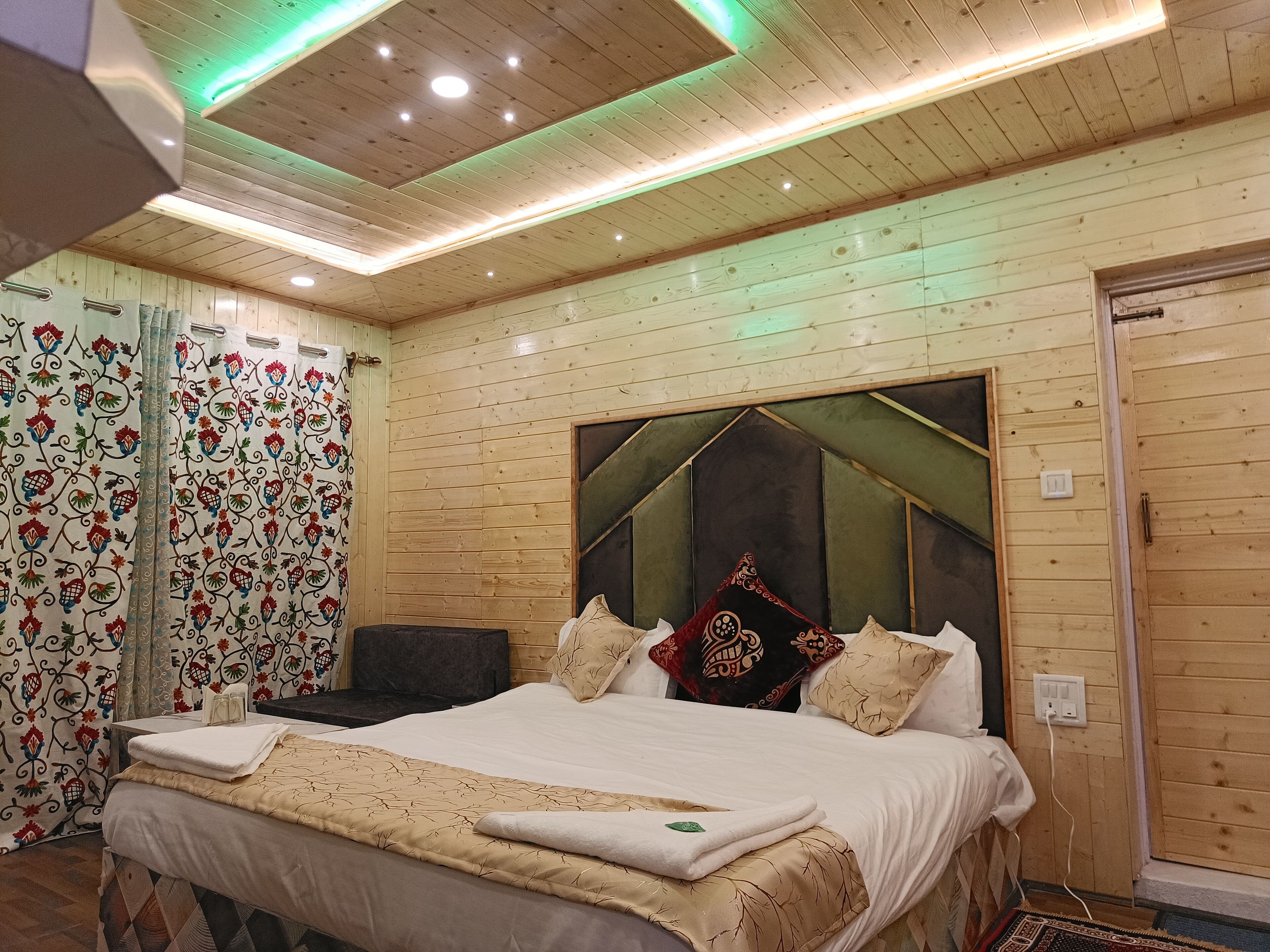 Hotel Pahalgam View