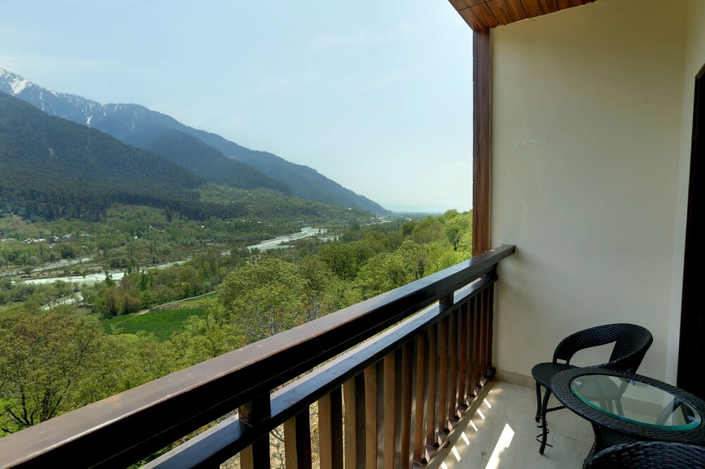 The Chinar Resort & Spa