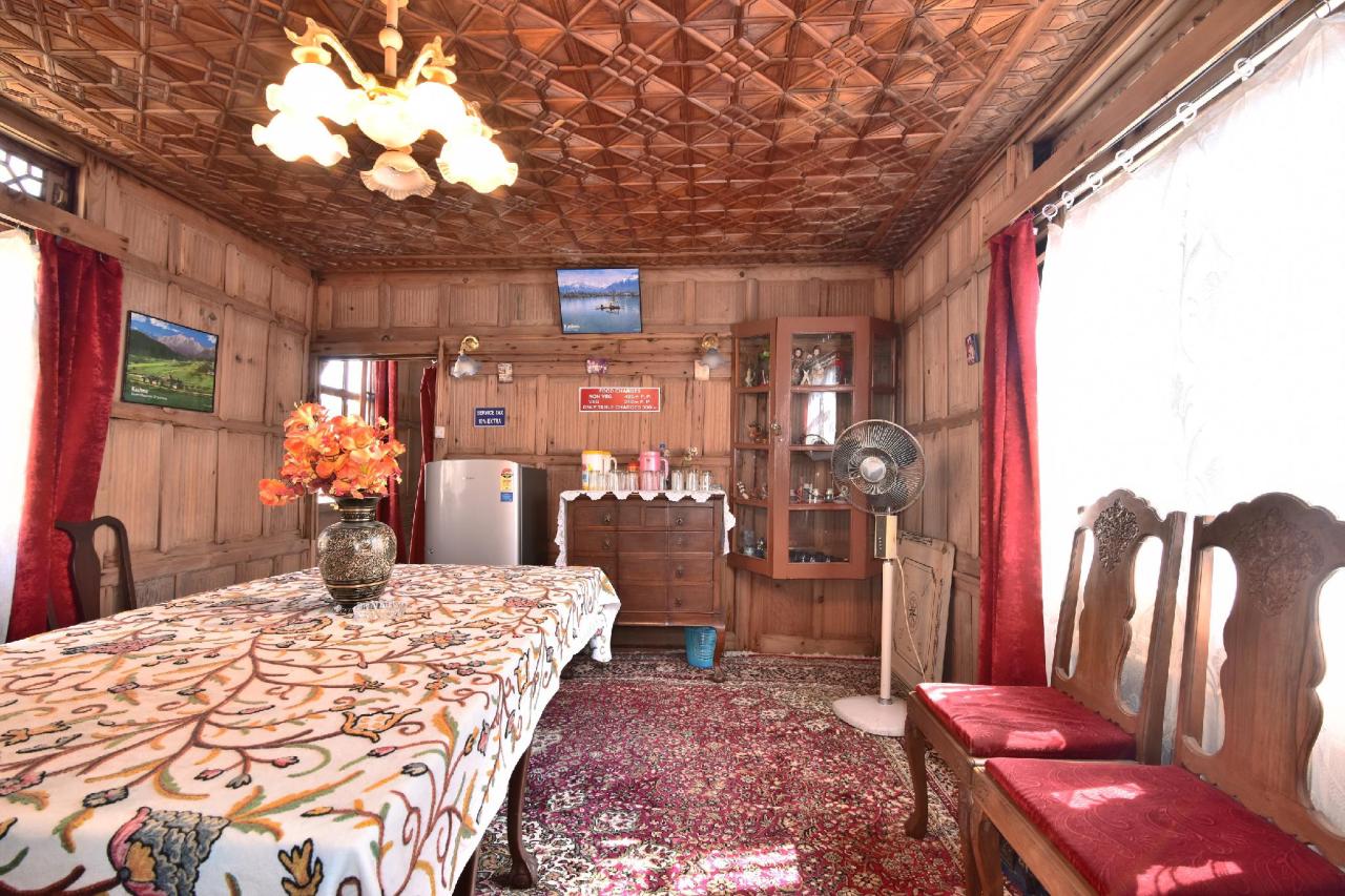 Golden Hopes Group Of Houseboats
