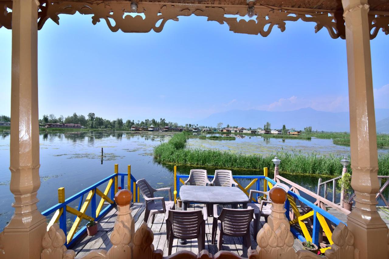 Golden Hopes Group Of Houseboats
