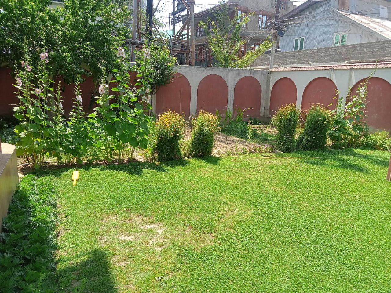Grand Inayat by OYO Rooms