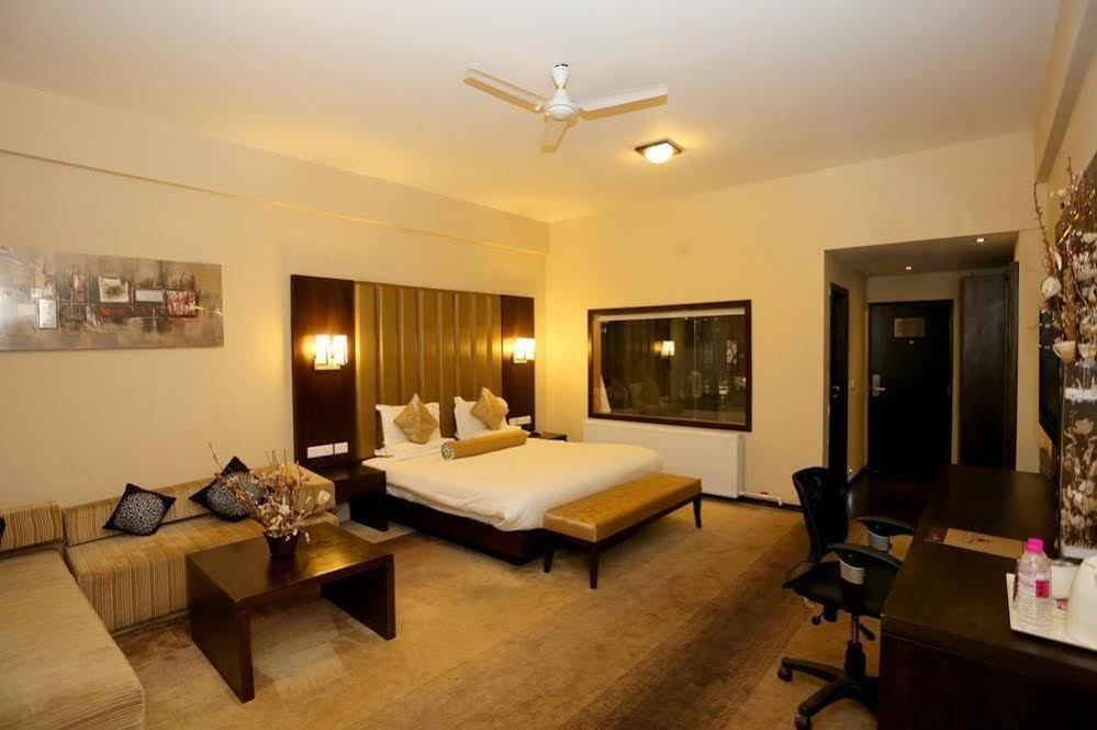 Hotel Pine Spring Wazir Bagh