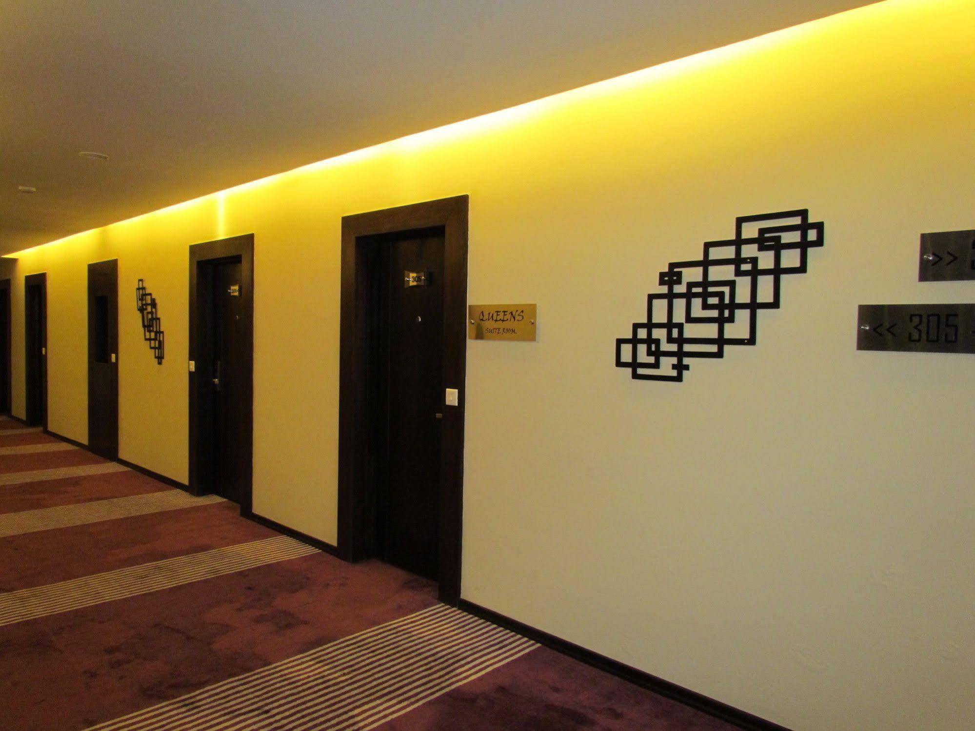 Hotel Pine Spring Wazir Bagh